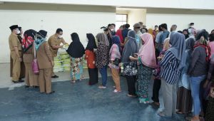 Bupati Asahan Serahkan Bantuan Beras ke 1.000 Kaum Dhuafa