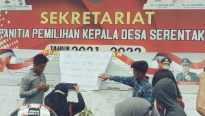 Dinilai Gagal dan Ciderai Demokrasi Desa, Kompersi Segel Kantor DPMD Luwu