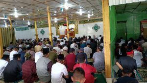Ratusan Warga KKLR Tolikara Salat Ied Berjamaah di Masjid Khoirul Ummah