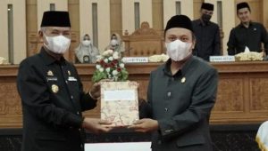 Terima Rekomendasi LKPJ Tahun 2021 dari DPRD Luwu, Basmin Mattayang: Wujud dari Tugas dan Fungsi DPRD  Sebagai Wakil Rakyat