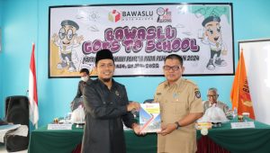 Goes to School di SMK N 1, Bawaslu Palopo Paparkan peran Strategis Pemilih Pemula