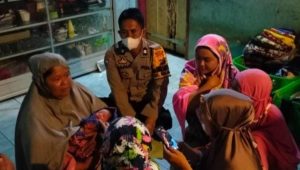 Warga Balandai Temukan Bayi Dalam Kardus di Teras Rumahnya