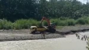 Begini Kondisi Excavator Milik Dinas Perikanan Versi Kabid Alber yang Dititipkan di Workshop PUPR Luwu