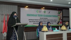 Buka Bimtek Keamanan Pangan, Hayarna Basmin: Palaku Usaha Pangan Harus Memahami Pola Hidup Sehat
