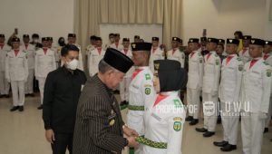 Bupati Luwu Kukuhkan Pasukan Pengibar Bendera Merah Putih