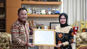 Aktif Dukung Pengembangan UMKM, Kementerian Keuangan Beri Penghargaan ke Bupati Lutra
