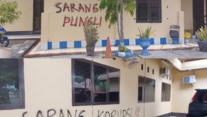 Mapolres Luwu Dicoret Mural Dengan Kata “Sarang Pungli” dan “Sarang Korupsi”