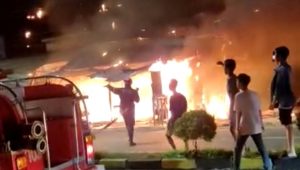 BREAKING NEWS : Eks Warung Makan Sari Laut di Jalan Trans Sulawesi Ludes Terbakar