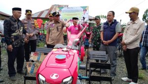 Dukung Pengembangan Pertanian, PT Vale Serahkan Bantuan Handtractor ke Petani Mahalona Raya