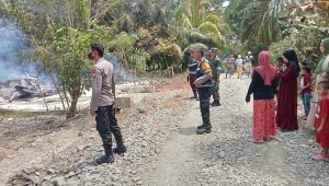 Satu Unit Rumah Semi Permanen di Bupon Kabupaten Luwu Habis Dilalap Api