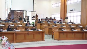 Banyak ‘Kursi Kosong’ saat Rapat Paripurna Hari Jadi Ke-17 Belopa di DPRD Luwu