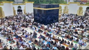 Ribuan Umat Muslim Palopo Padati Masjid Agung