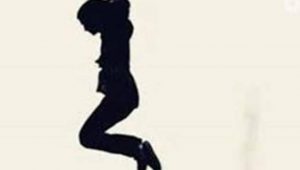 BREAKINGNEWS: Seorang Perempuan Nekat Melompat Dari Jembatan