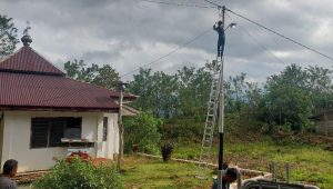 Masyarakat Basse Sangtempe Kini Dapat Menikmati Cahaya Lampu di Malam Hari