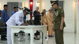 Lantik Lurah Rampoang, Walikota : Jangan Tidur Sebelum Semua Warga Tidur