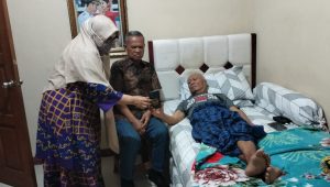 Basmin Mattayang Bersama Ketua Tim PKK Jenguk Datu Luwu