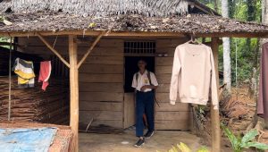 Tak Membawa Bekal dan Uang Jajan Saat Bersekolah, Faisal Yang Berjalan Kaki Pulahan Kilometer Kadang Harus Makan Jambu Untuk ‘Mengganjal’ Perut