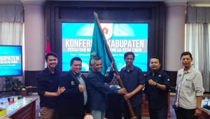 Wardi Dapat Selamat dari Bupati Kutai Timur Usai Resmi Pimpin PWI