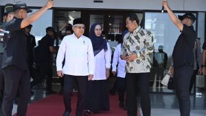 Pj Gubernur Sulsel Bahtiar Baharuddin Menemani Wapres KH Ma’ruf Amin yang Terpaksa Menunda Kunjungan ke Papua