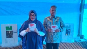 Nyoblos di TPS 10, Bupati Luwu Ajak Masyarakat Gunakan Hak Pilih Dengan Cerdas