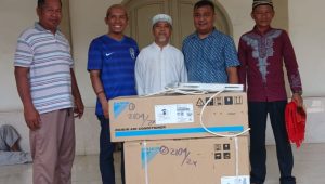 Sahabat AARS Sumbang AC ke Masjid Nurur Rahma Boting