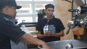 Tinjau Industri Kopi Solaku, Pj Bupati Luwu Ajak Majukan Produk Lokal