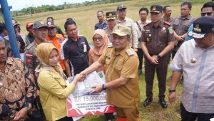 Korban Tanah Longsor Bastura Terima Santunan dari Pemerintah