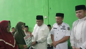 BLT Tahap I Desa Seppong Disalurkan, Pj Bupati Luwu Minta Masyarakat Manfaatkan Pekarangan Rumah
