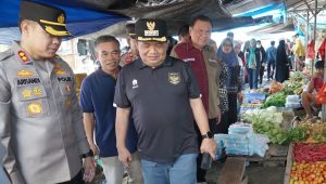 Penjabat Bupati Luwu Kembali Pantau Harga Bahan Pokok di Pasar Sentral Belopa