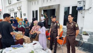 Bekerjasama Dengan Bulog Cabang Palopo dan IAD, Kejari Luwu Gelar Pasar Murah