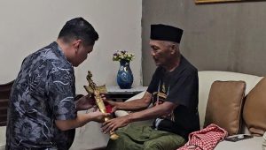 YM Datu Luwu Titipkan Sebilah Kris Sebagai Bentuk Perjuangan ABM-Rahmat di Kontestasi Pilkada Luwu 2024