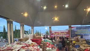Bantuan Bahan Pokok di Posko Induk Pasca Banjir dan Longsor di Luwu Menumpuk