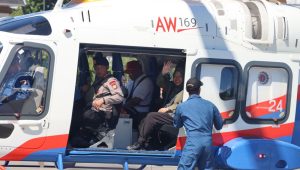 Kunjungi Korban Banjir dan Longsor di Kabupaten Luwu, Mensos Tri Rismaharini Berikan Bantuan dan Ingatkan Pentingnya Lumbung Sosial