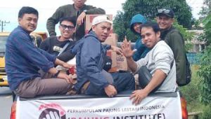 Pajung Institute Salurkan Bantuan ke Korban Banjir Lutra