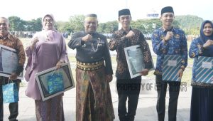 Peringatan Harla Pancasila, Pj Bupati Luwu Serahkan Penghargaan Korpri Kepada 45 PNS Purnabakti dan 186 Pegawai Naik Pangkat