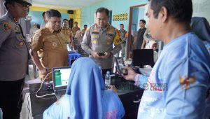 Pj. Bupati Luwu Tinjau Pelaksanaan Pasar Murah dan Perekaman KTP Elektronik
