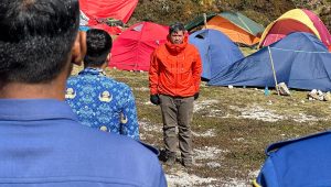 Kelompok Pecinta Alam ASN Luwu dan KPA Akar Gelar Upacara HUT RI ke-79 dan Kibarkan Bendera Merah Putih di Puncak Gunung Latimojong