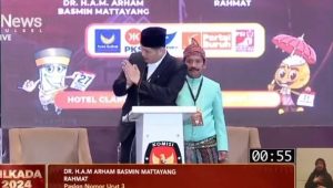 Closing Statement Debat Publik Pilkada Luwu, Arham: Kepada Ibu-Ibu yang Selalu Menyambut dengan Pelukan Hangat dan Hidangan Lezat ‘I Love You Full’