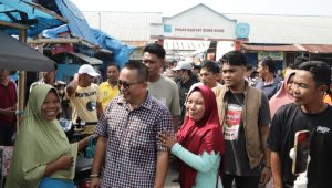 Muhammad Fauzi Disambut Emak-Emak di Pasar Sentral Bone-Bone, Diteriaki “MAJU”