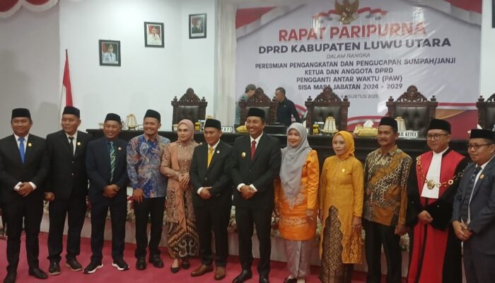Wakil Ketua II DPRD Lutra Hadiri Pelantikan Ketua dan Anggota Dewan PAW