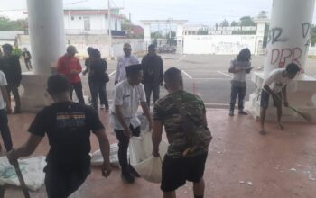 Aksi bersih-bersih ini dipimpin langsung Ketua DPRD Palopo, Darwis, didampingi Wakil Ketua I Harisal A. Latief, Wakil Ketua II Alfri Jamil, serta sejumlah anggota dewan lainnya.