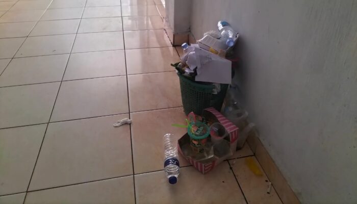 “Joroknya” Koridor Kompleks Perkantoran Bupati Luwu, Sampah Dibiarkan Menumpuk Ditengah Ikhtiar Menciptakan Lingkungan Sehat