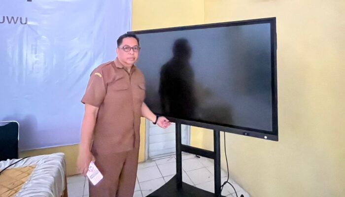 Ratusan Smart TV untuk Sekolah di Kabupaten Luwu