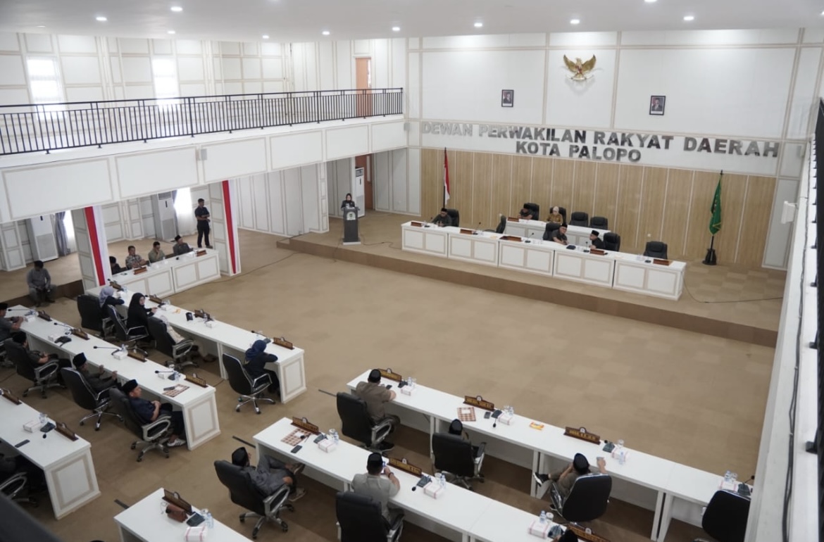Dewan Perwakilan Rakyat Daerah (DPRD) Kota Palopo resmi menerima dokumen Rancangan Peraturan Daerah (Ranperda) Perubahan Anggaran Pendapatan dan Belanja Daerah (APBD) Tahun Anggaran 2025 dari Pemerintah Kota Palopo, Jumat (15/8/2025).