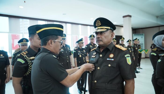 Lantik Pejabat Eselon II dan III, Kajati: “Kajari se-Sulsel adalah Wajah Kejaksaan, Hadir, Dengar, dan Bertindak!”