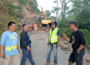 Tiga Motor Tertimbun Longsor di Latuppa, Dinas PUPR Terjunkan Alat Berat Buka Akses