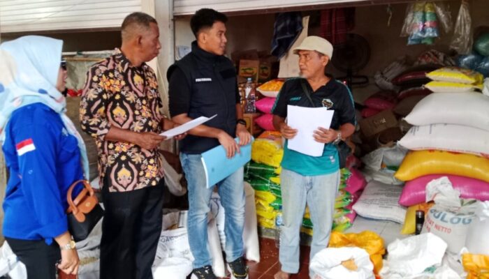 Kanit II Tipidter Polres Luwu dan Tim Satgas Gabungan Lakukan Pengawasan Harga Pangan Sesuai HET