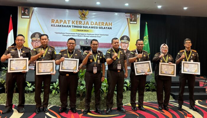 Kejari Luwu Raih Tiga Penghargaan Prestisius