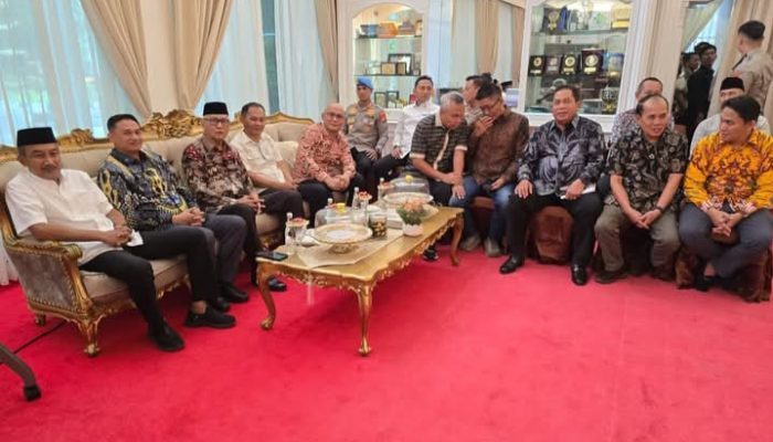 Ketua DPRD Luwu Bersama Ketua Komisi II DPR RI serta Sejumlah Tokoh se-Luwu Raya Bahas Regulasi CDOB