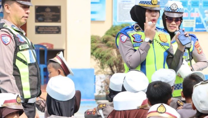 Satlantas Polres Luwu “Diserang” Puluhan Murid dari Taman Kanak-Kanak Negeri Pertiwi Belopa